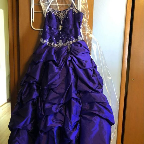 PROM DRESS - Picture 2 of 4